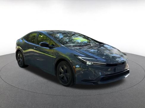 Used 2025 Toyota Prius LE image 3