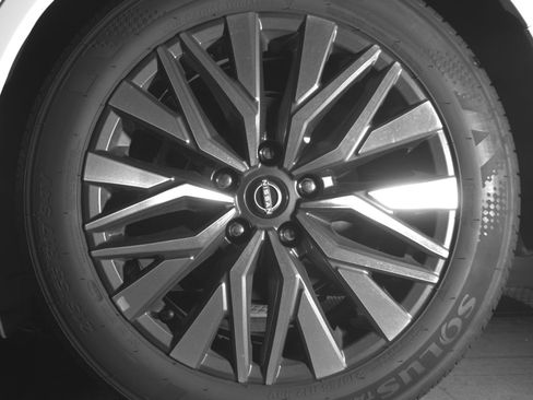 Used 2025 Nissan Altima 2.5 SV FWD image 14