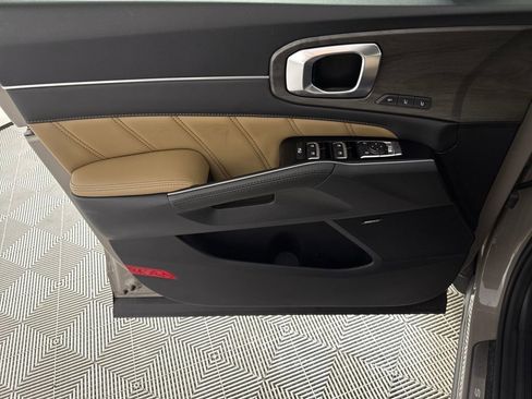 Used 2024 Kia Sorento SX Prestige w/ Olive Brown Leather Package image 10