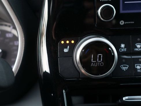 Used 2021 Toyota Highlander XLE image 35