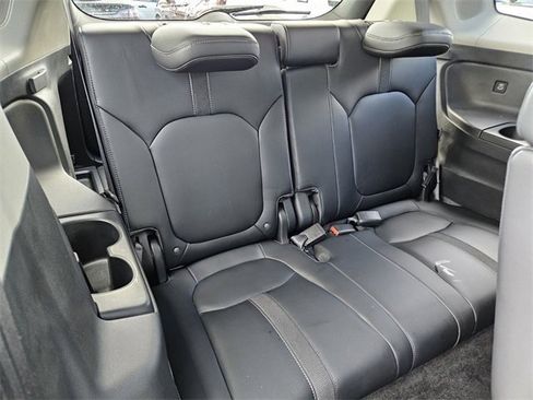 Used 2023 Honda Pilot Touring image 12