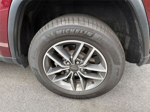 Used 2019 Jeep Grand Cherokee Limited AWD/4WD image 10