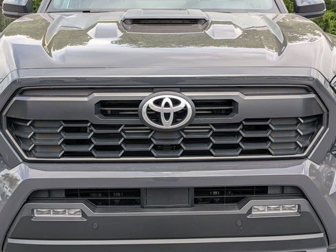 Used 2025 Toyota Tacoma TRD Sport w/ TRD Sport Upgrade Package AWD/4WD image 10