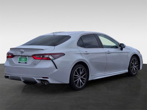 Used 2023 Toyota Camry SE w/ Convenience Package image 6
