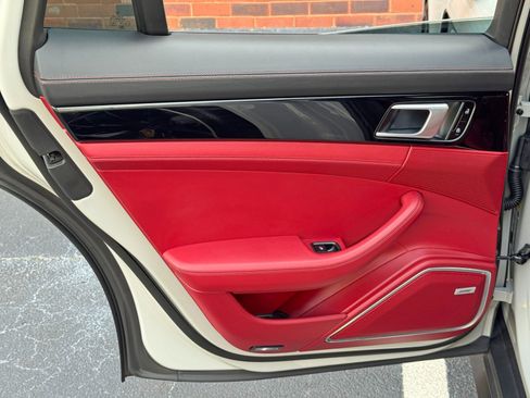 Used 2021 Porsche Panamera image 46