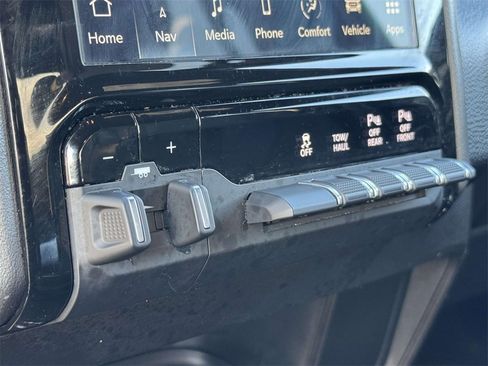 Used 2024 RAM 2500 Big Horn w/ Sport Appearance Package image 19