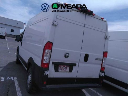 Used 2025 RAM ProMaster 2500 w/ Convenience Group FWD image 2