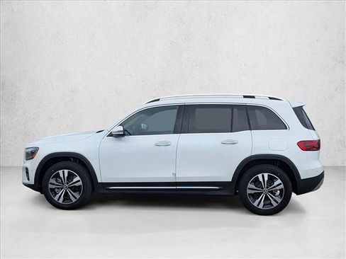 Used 2025 Mercedes-Benz GLB 250 4MATIC image 9