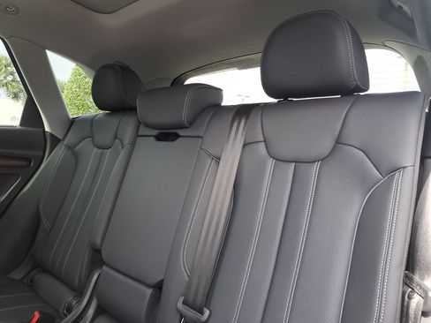 Used 2023 Audi Q5 2.0T Premium Plus w/ Premium Plus Package image 9