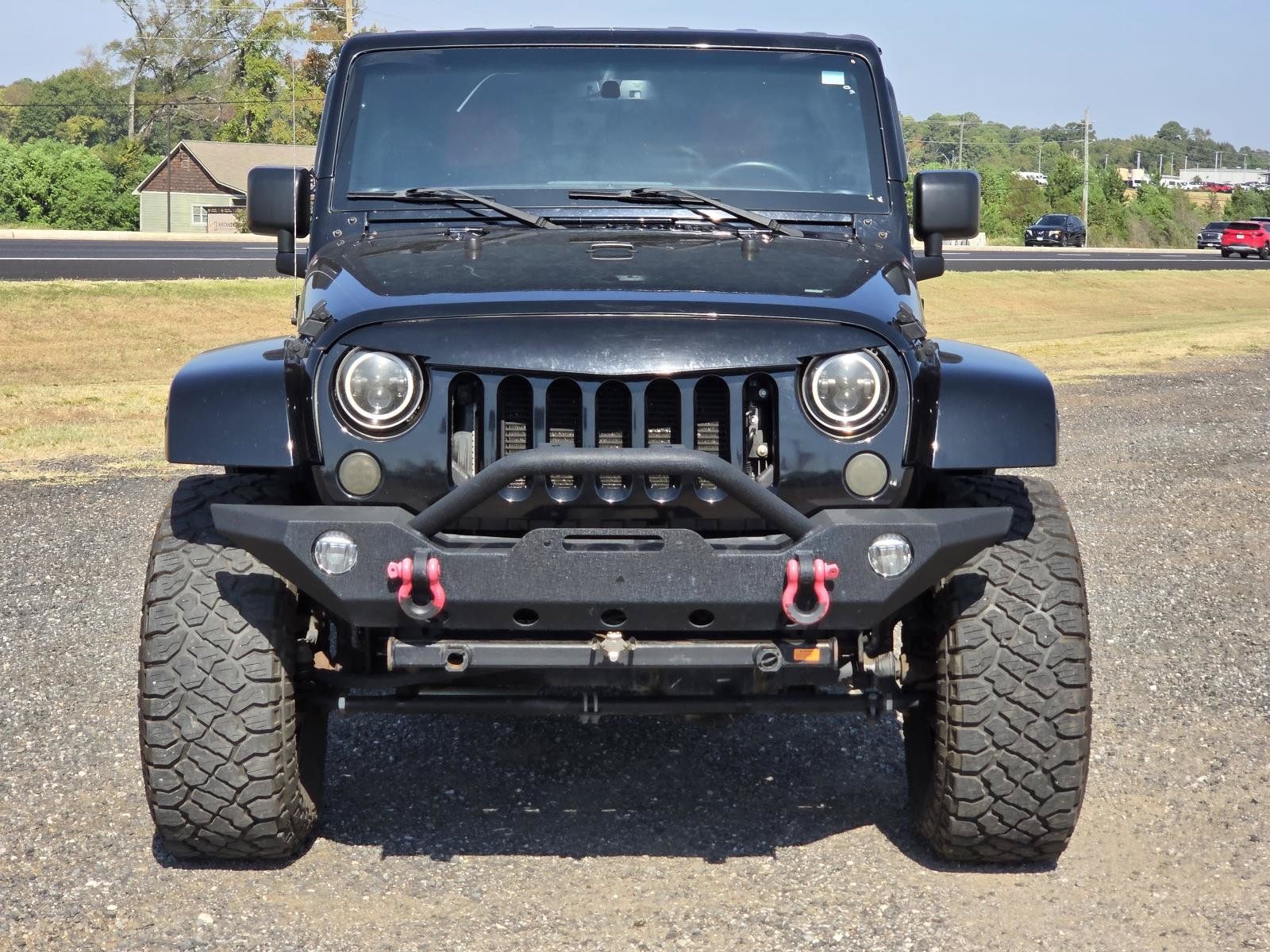 Used 2017 Jeep Wrangler Unlimited Sahara w/ Connectivity Group AWD/4WD image 2