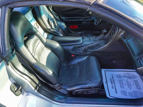 Used 2001 Chevrolet Corvette Convertible w/ Preferred Equipment Group2 image 14