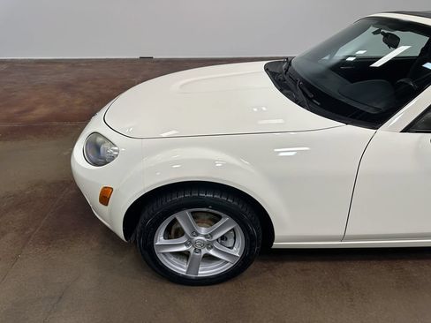 Used 2007 MAZDA MX-5 Miata Sport RWD image 45