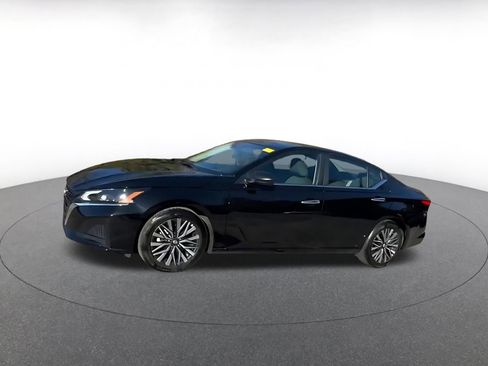 Used 2025 Nissan Altima 2.5 SV image 7