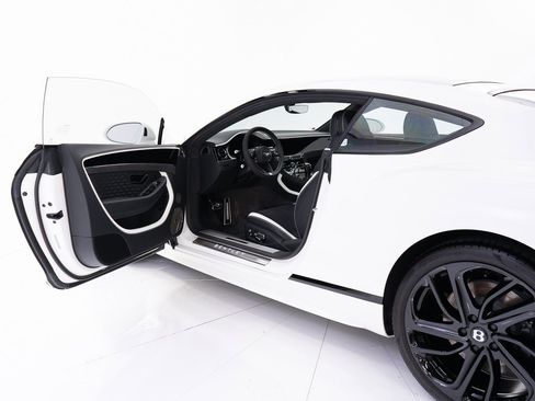 Used 2025 Bentley Continental GT Speed image 9