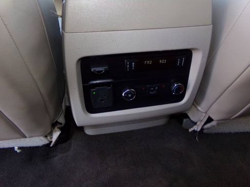 Used 2016 Lincoln Navigator L Select RWD image 19