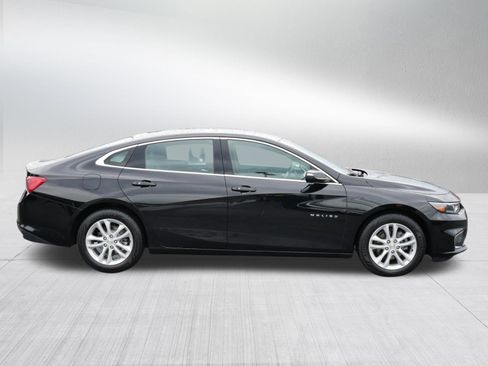 Used 2017 Chevrolet Malibu LT w/ Leather Package FWD image 8