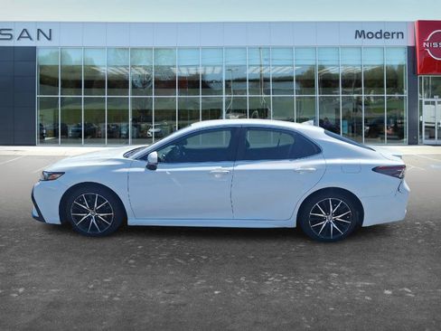 Used 2023 Toyota Camry SE FWD image 7