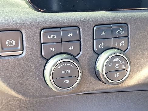 Certified 2023 Chevrolet Silverado 1500 ZR2 image 39