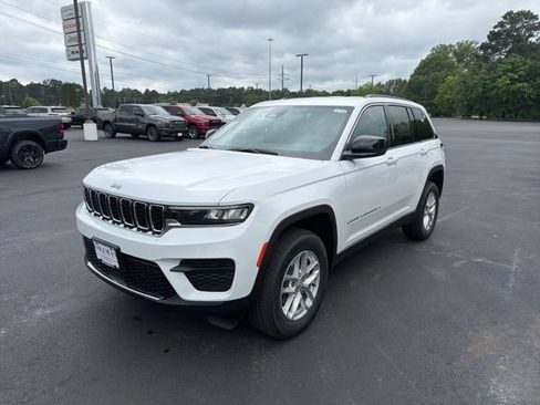 New 2026 Jeep Grand Cherokee Laredo RWD image 4