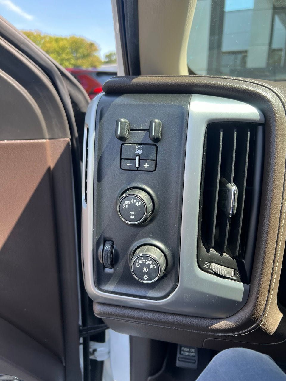 Used 2018 GMC Sierra 1500 SLT w/ SLT Premium Package AWD/4WD image 11