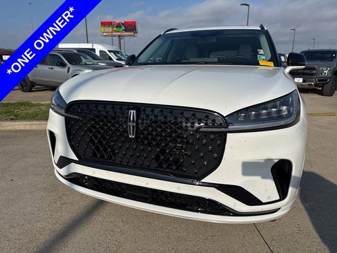 Used 2025 Lincoln Aviator AWD w/ Jet Appearance Package image 2