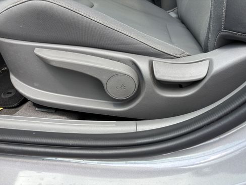 Used 2025 Hyundai Elantra Sport FWD image 9