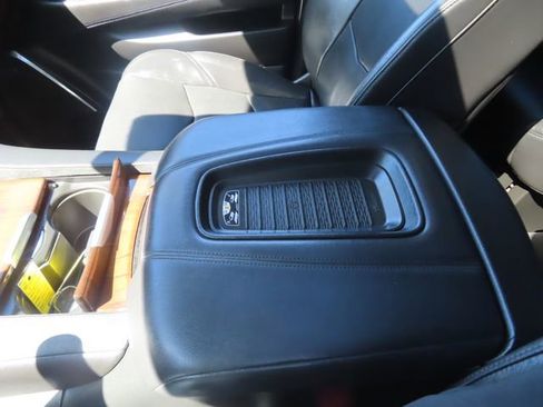 Used 2020 Cadillac Escalade Premium Luxury w/ Escalade Sport Edition AWD/4WD image 40