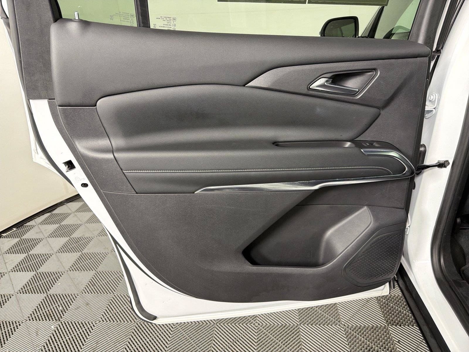 Used 2024 Chevrolet Traverse LT FWD image 21