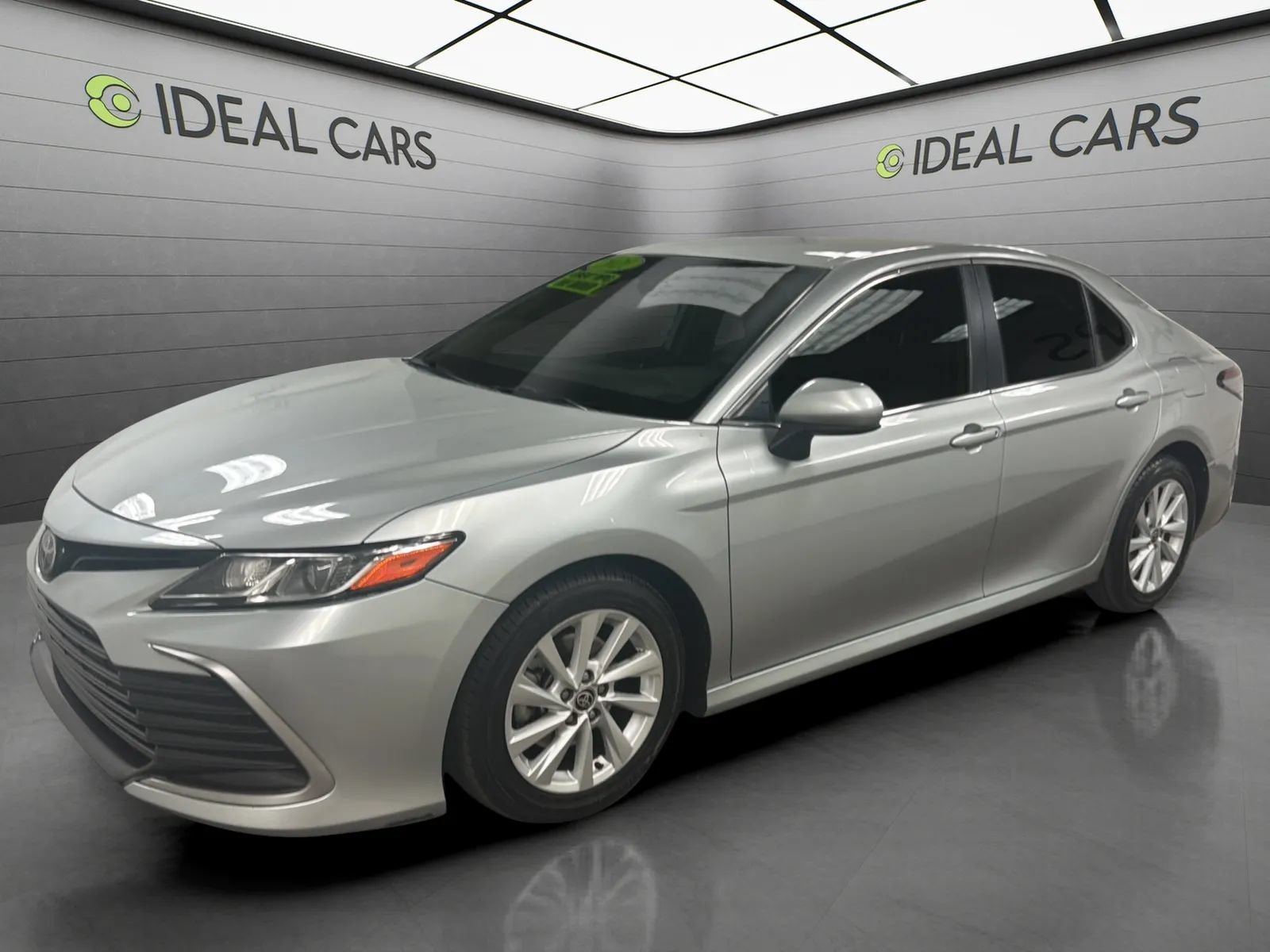 Used 2021 Toyota Camry LE w/ Carpet Mat Package (TMS) FWD image 1