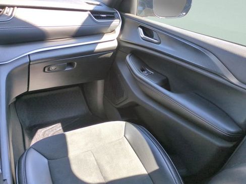 Used 2024 Jeep Grand Cherokee L Altitude image 16