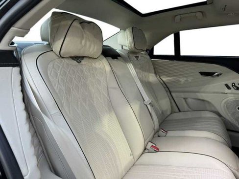 Used 2022 Bentley Flying Spur W12 image 70