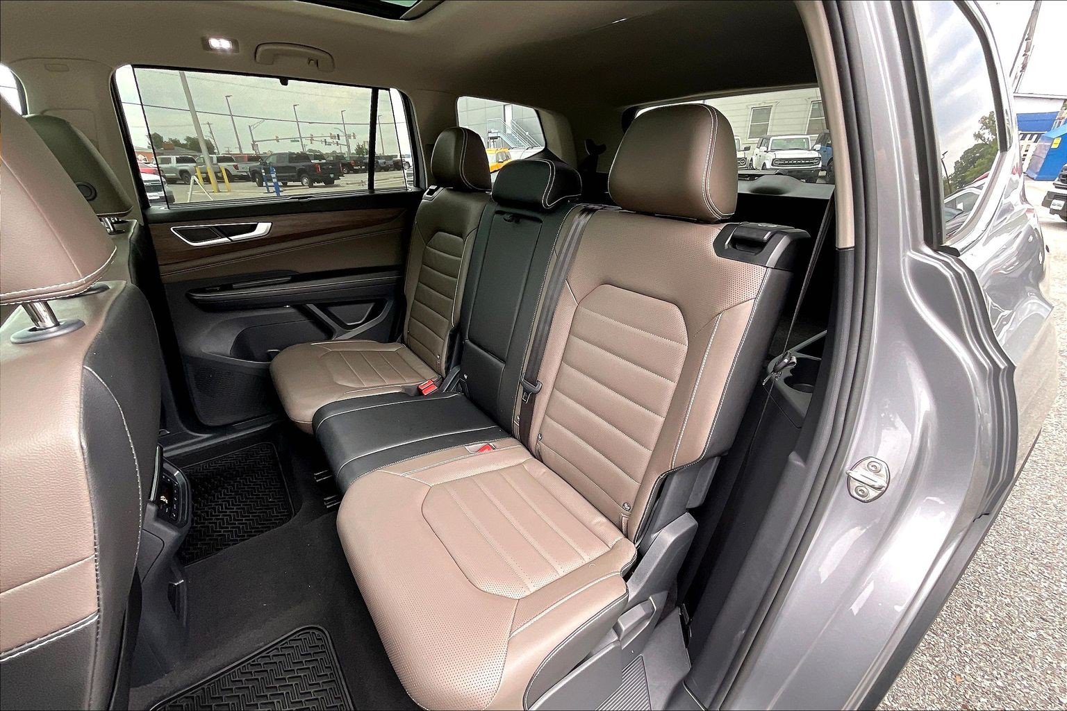 Used 2025 Volkswagen Atlas SEL AWD/4WD image 26