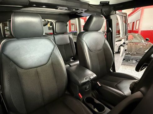 Used 2016 Jeep Wrangler Unlimited Sahara image 20