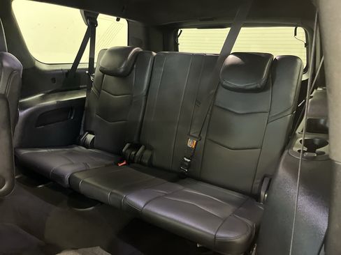 Used 2020 Cadillac Escalade ESV Platinum AWD/4WD image 39