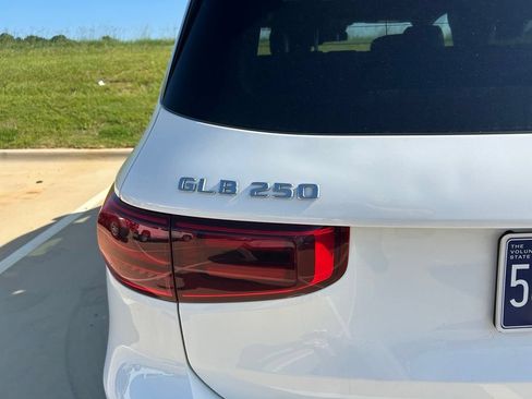 Used 2025 Mercedes-Benz GLB 250 4MATIC image 6