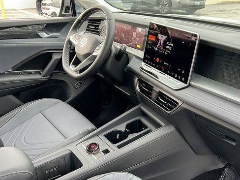 New 2026 Volkswagen Tiguan SE image 12