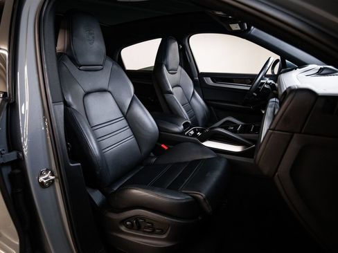 Certified 2024 Porsche Cayenne Coupe AWD/4WD image 29