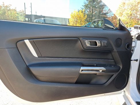 Used 2022 Ford Mustang Shelby GT500 w/ Technology Package image 11