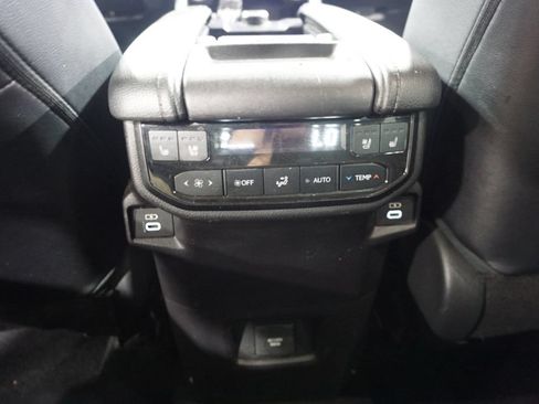 Used 2024 Toyota Grand Highlander AWD image 17