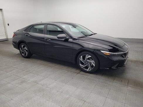 Used 2025 Hyundai Elantra SEL image 11