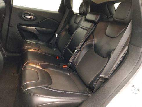 Used 2019 Jeep Cherokee Latitude Plus image 18