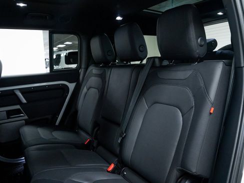 Used 2023 Land Rover Defender 130 X-Dynamic SE image 21