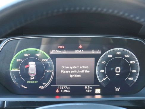 Used 2021 Audi e-tron Premium Plus w/ Premium Plus Package image 31