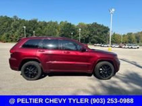 Used 2019 Jeep Grand Cherokee Altitude RWD image 10