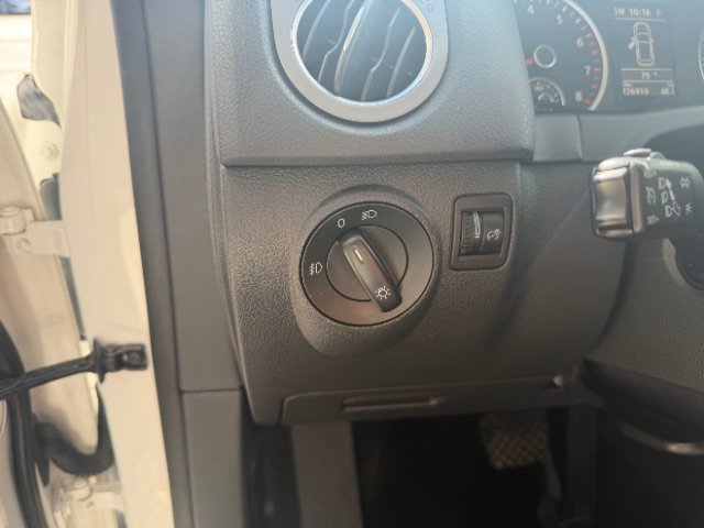 Used 2010 Volkswagen Tiguan SE FWD image 21
