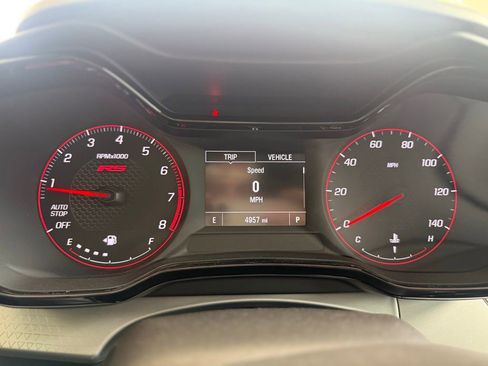 Used 2025 Chevrolet Trax RS w/ Sunroof Package image 23