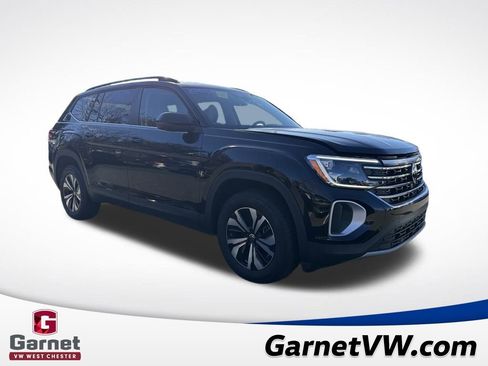 Certified 2025 Volkswagen Atlas SE image 8