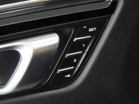 Certified 2026 Porsche Macan AWD/4WD image 35