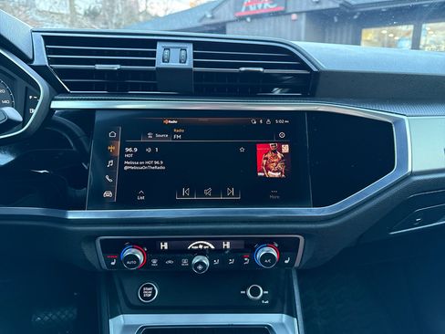 Used 2023 Audi Q3 2.0T Premium Plus image 39