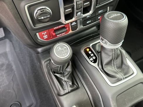 New 2025 Jeep Gladiator Mojave image 24